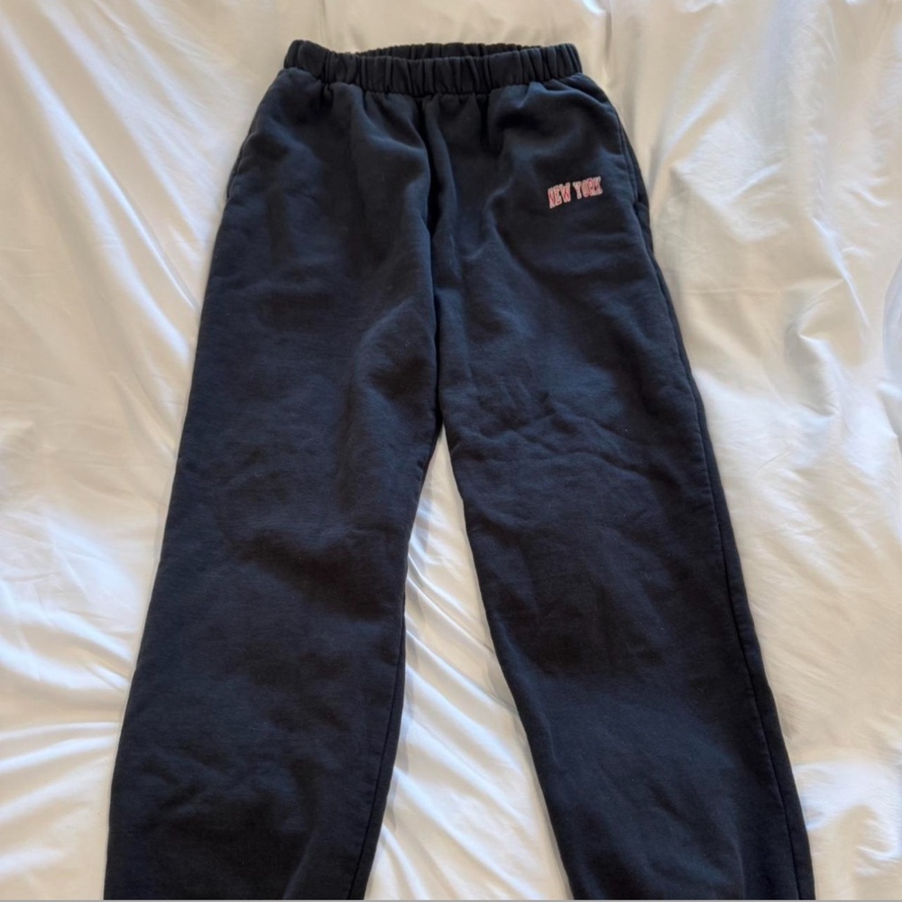 Brandy Melville John Galt Black “New York” Rosa Sweatpants